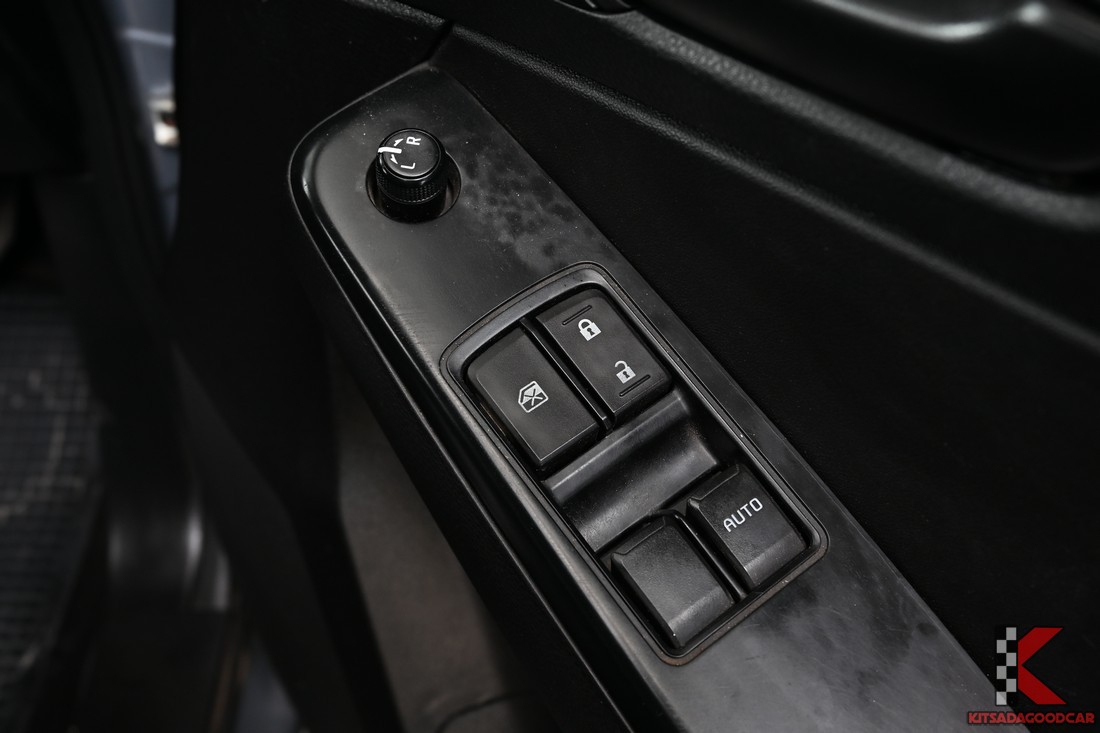 
								ISUZU D-Max cargo 7172 full									