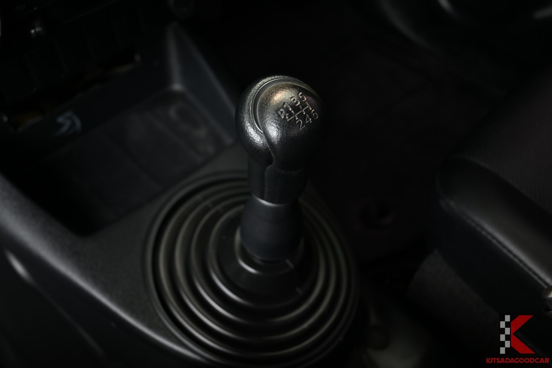 
								Toyota Revo KOG 6941 full									