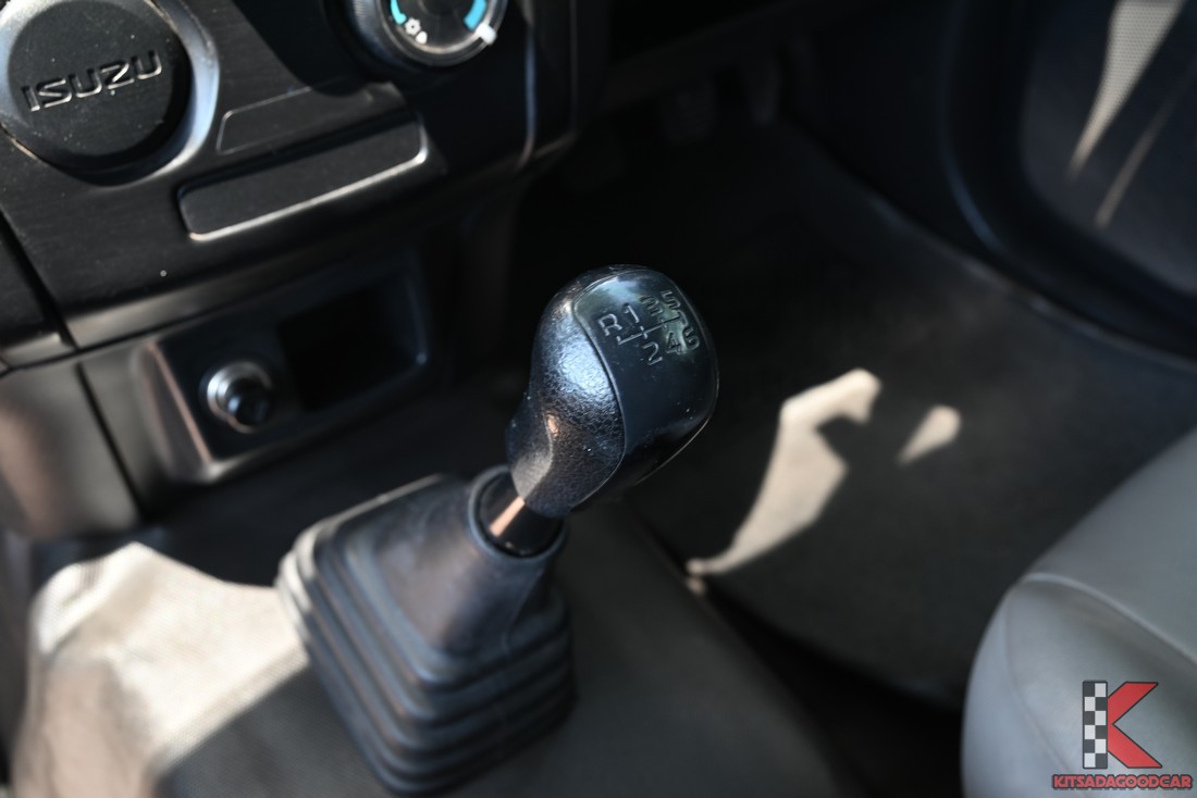 
								ISUZU D-Max cargo 7343 full									