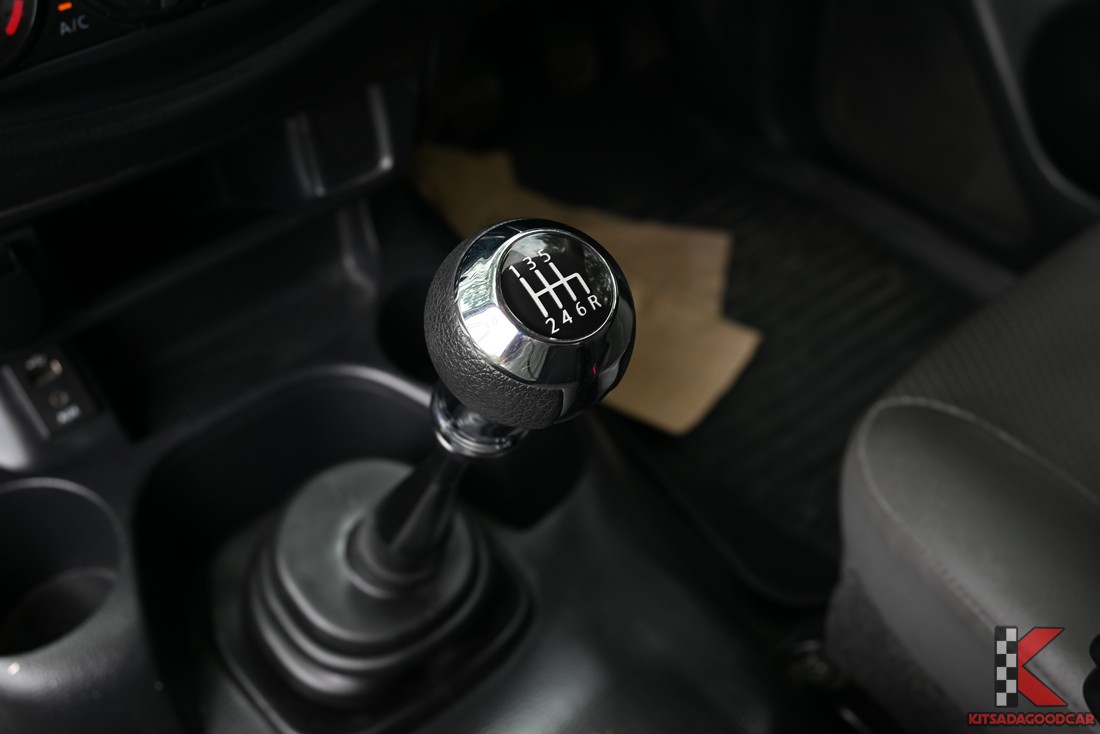 
								Nissan NT300 cargo 8996 full									