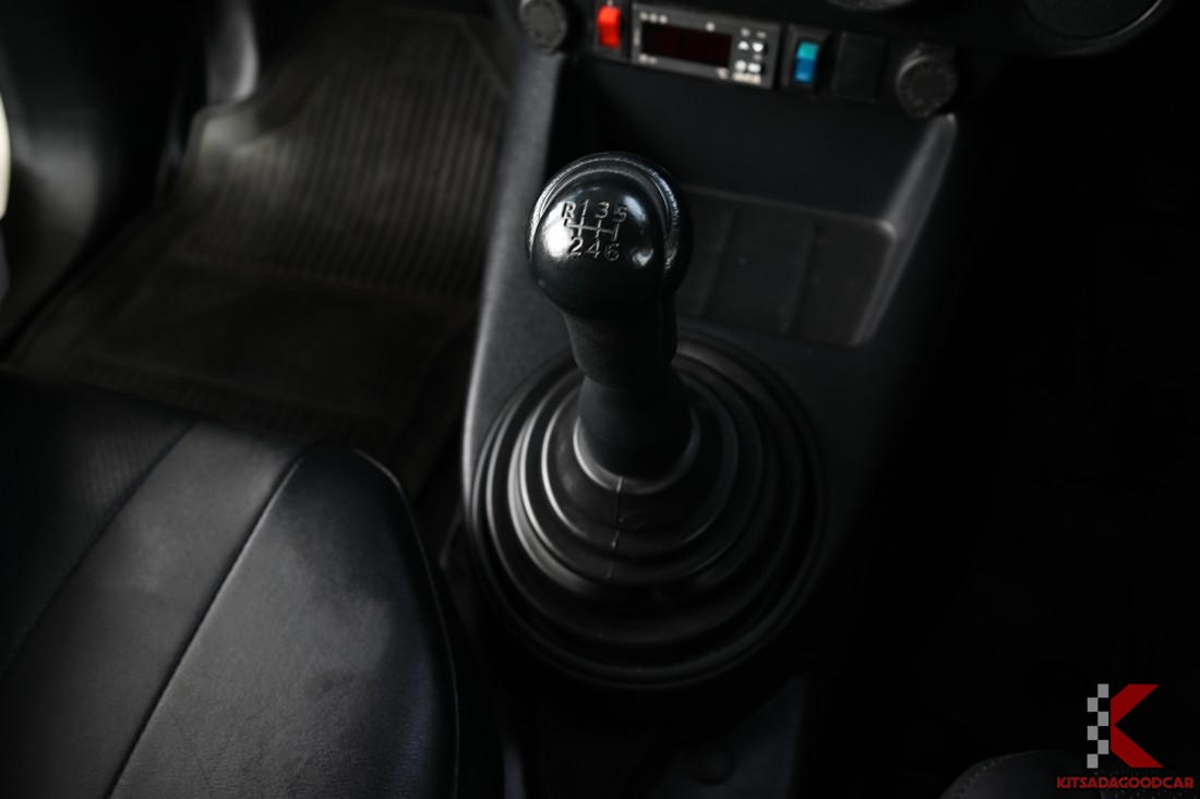 
								Toyota Revo COOL 3925 full									