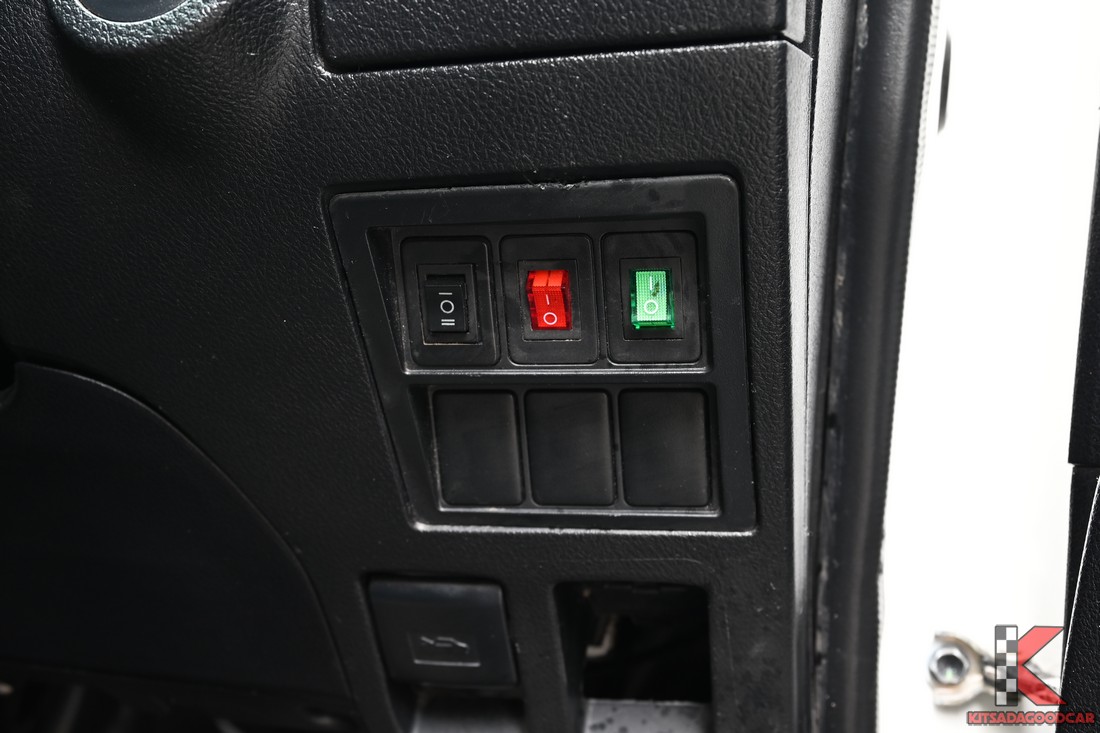 
								Toyota Revo COOL 9783 full									