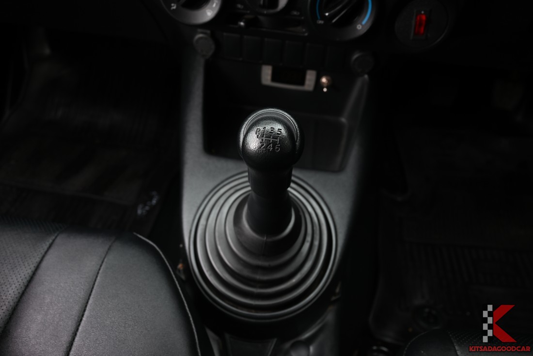 
								Toyota Revo COOL 2001 full									