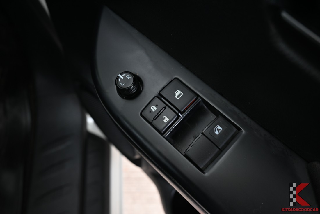 
								Toyota Revo cargo 4094 full									