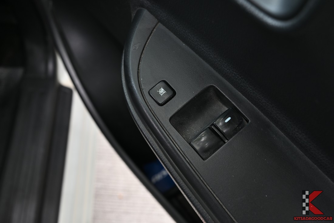 
								Mitsubishi Triton cargo 1534 full									