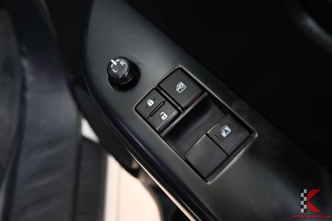 
								Toyota Revo KOG 6941 full									