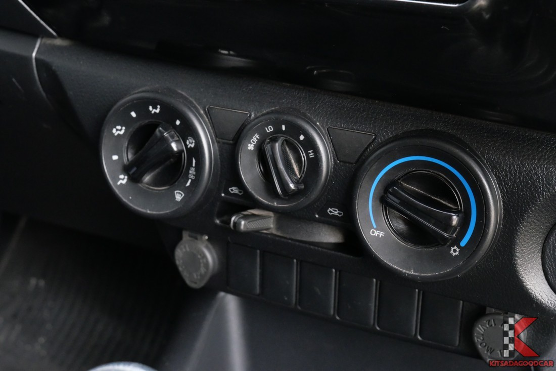 
								Toyota Revo DUMP 3271 full									