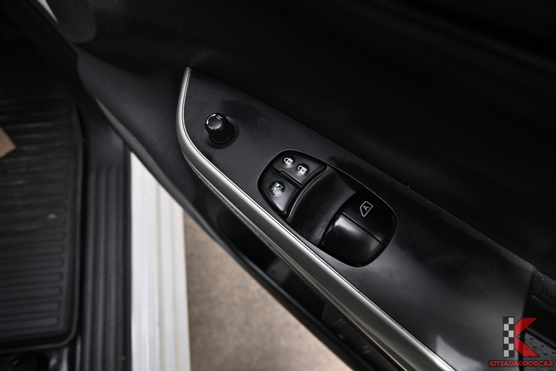 
								Nissan NT300 cargo 8996 full									