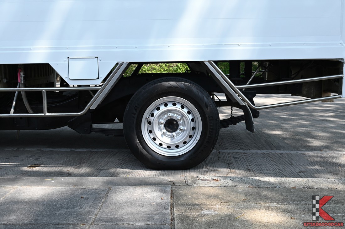 
								ISUZU D-Max COOL 457 full									