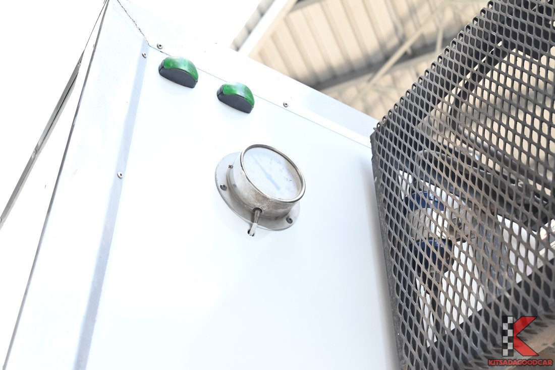 Toyota Revo COOL 8200 full