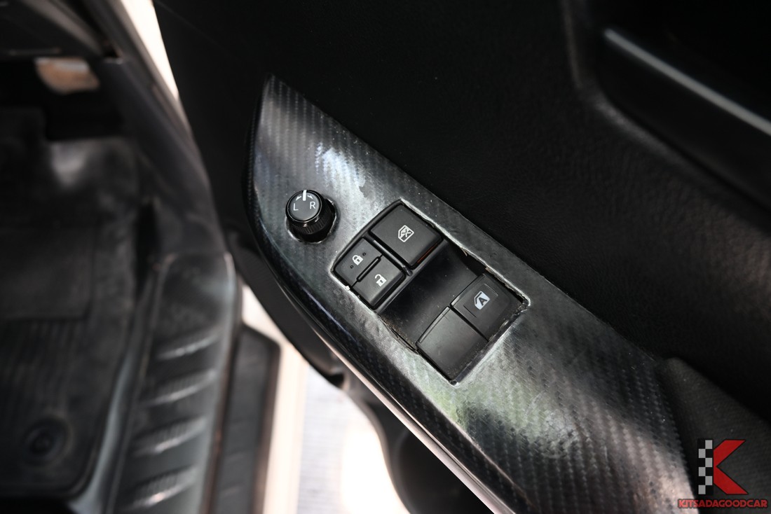 
								Toyota Revo cargo 294 full									