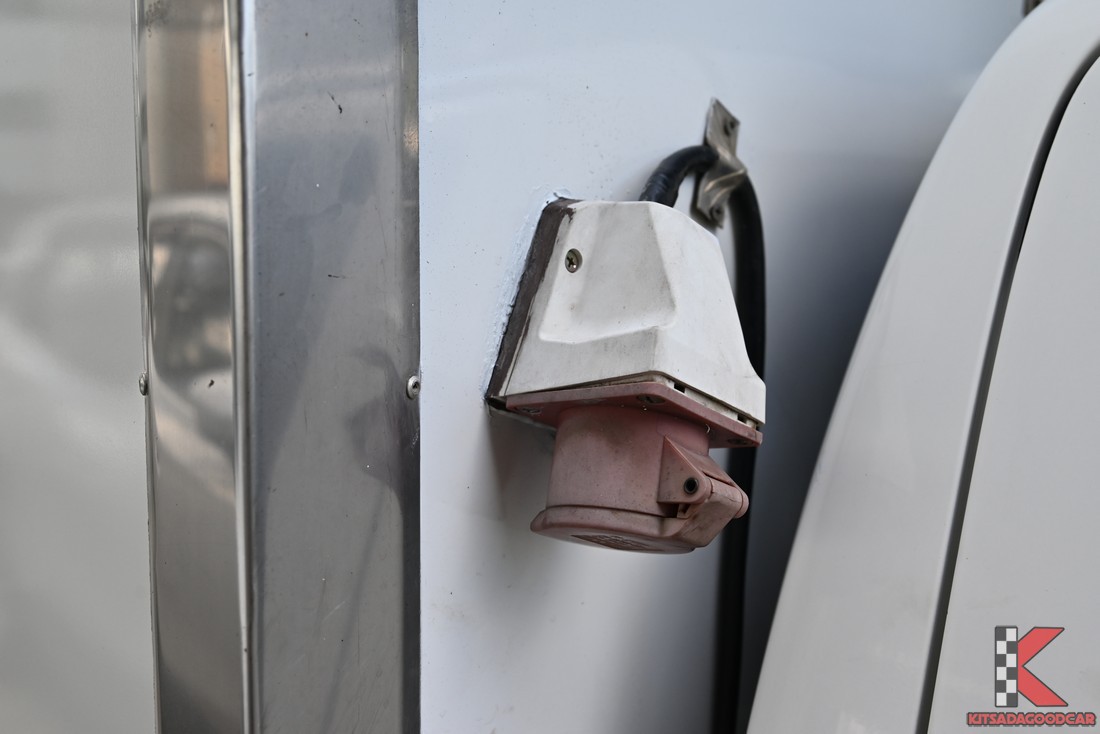 Toyota Revo COOL 8200 full