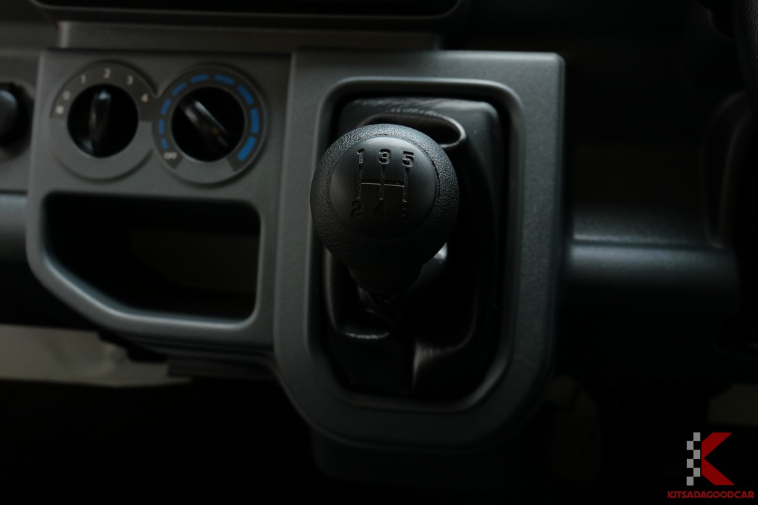 
								Suzuki Carry Food Truck 9947 full									