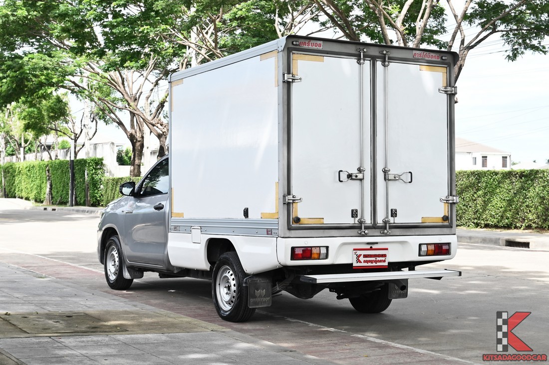 
								Toyota Revo cargo 7810 full									