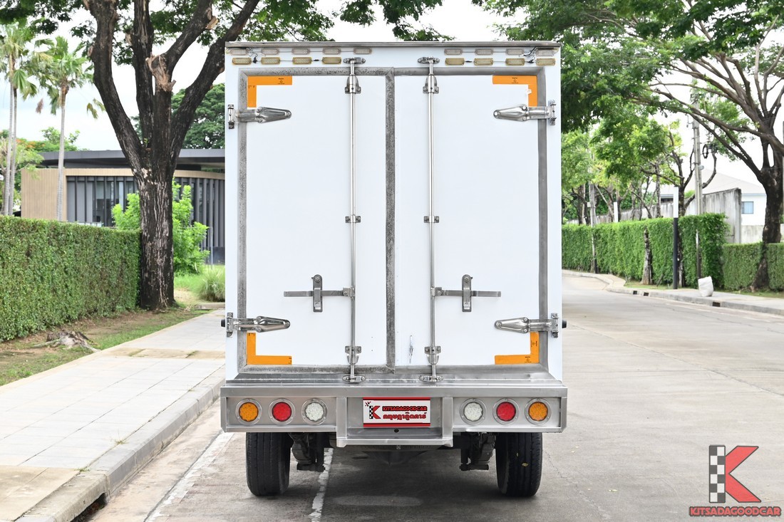 
								Toyota Revo COOL GOOD TEMP 8744 full									