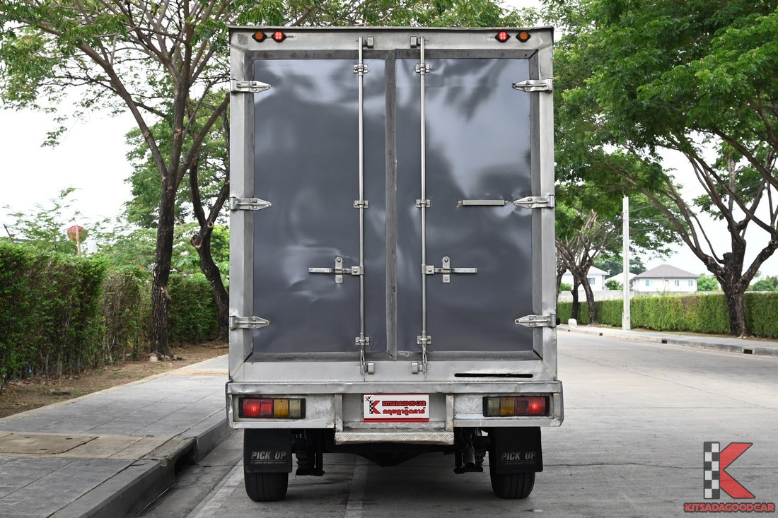 
								Toyota Revo COOL 6136 full									