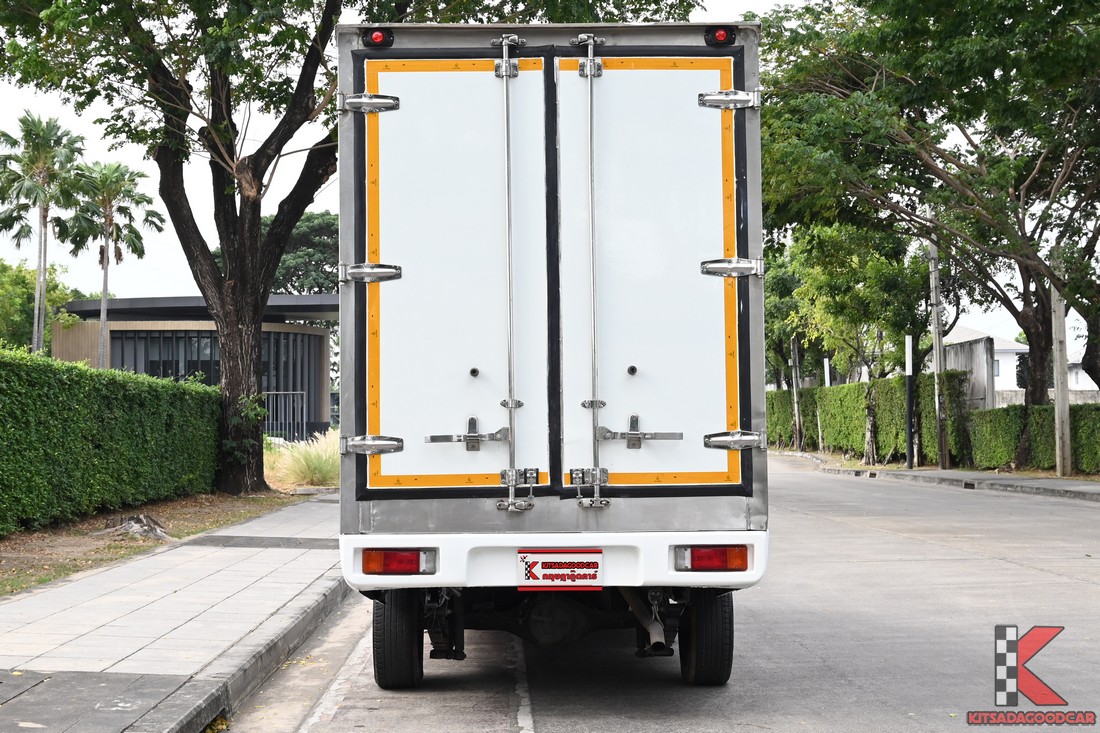 
								Toyota Revo COOL 9783 full									