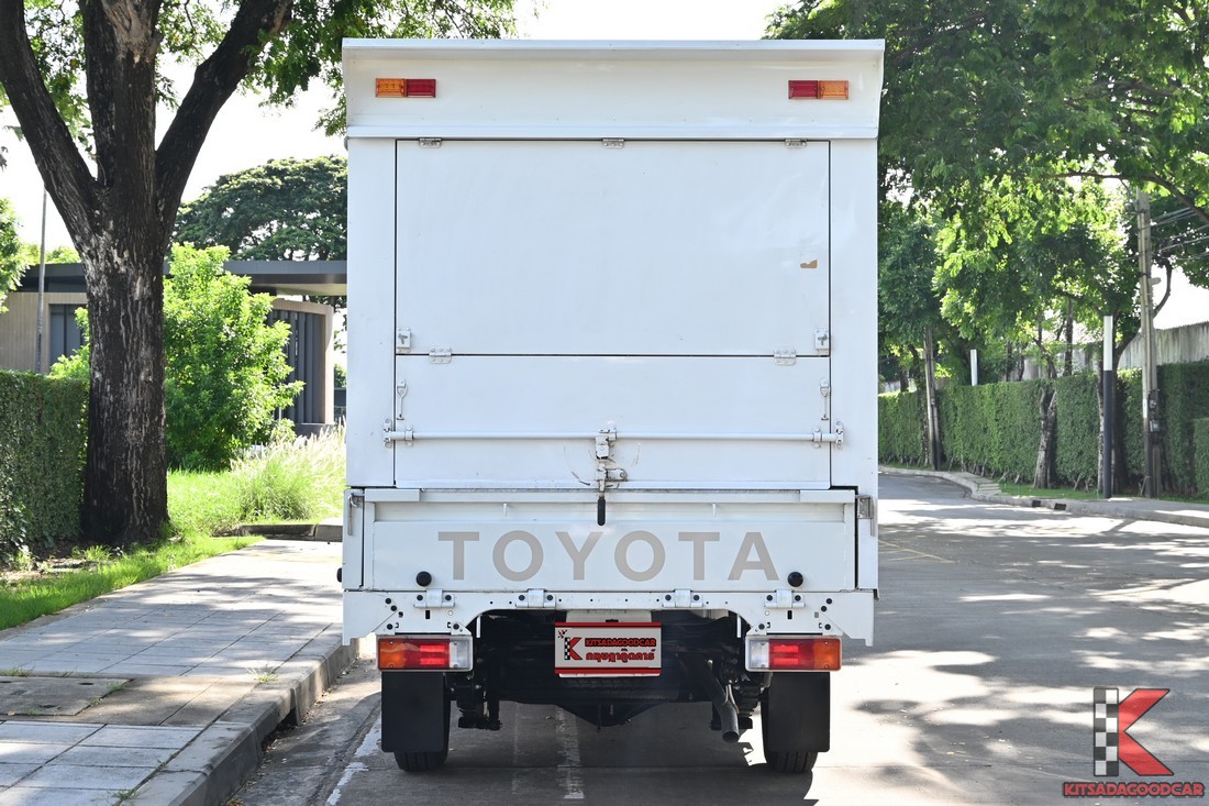 
								Toyota Champ Food Truck 7494 full									