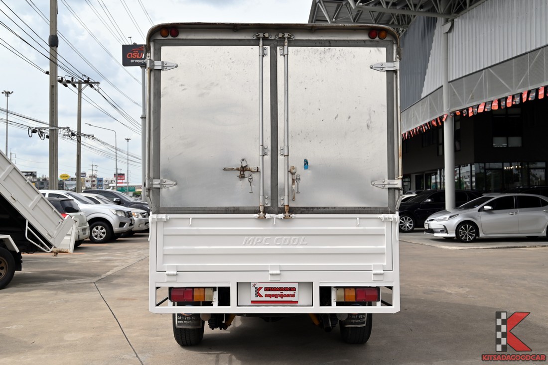 
								Toyota Revo cargo 8136 full									