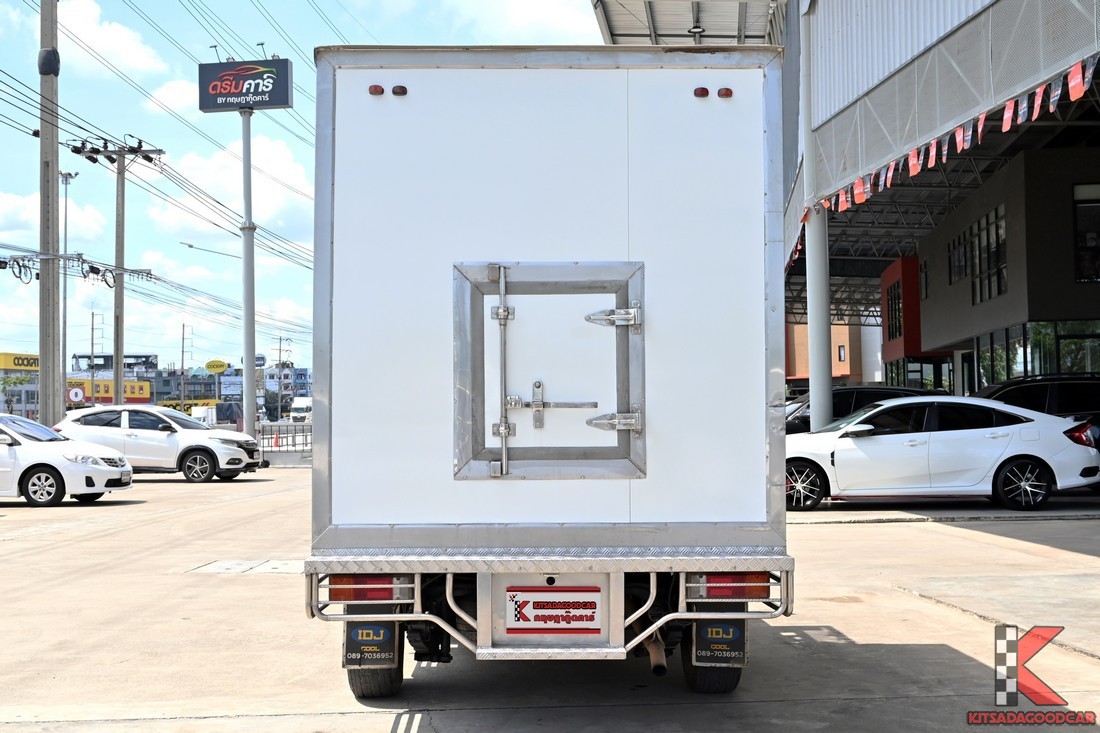 Toyota Revo COOL 8200 full