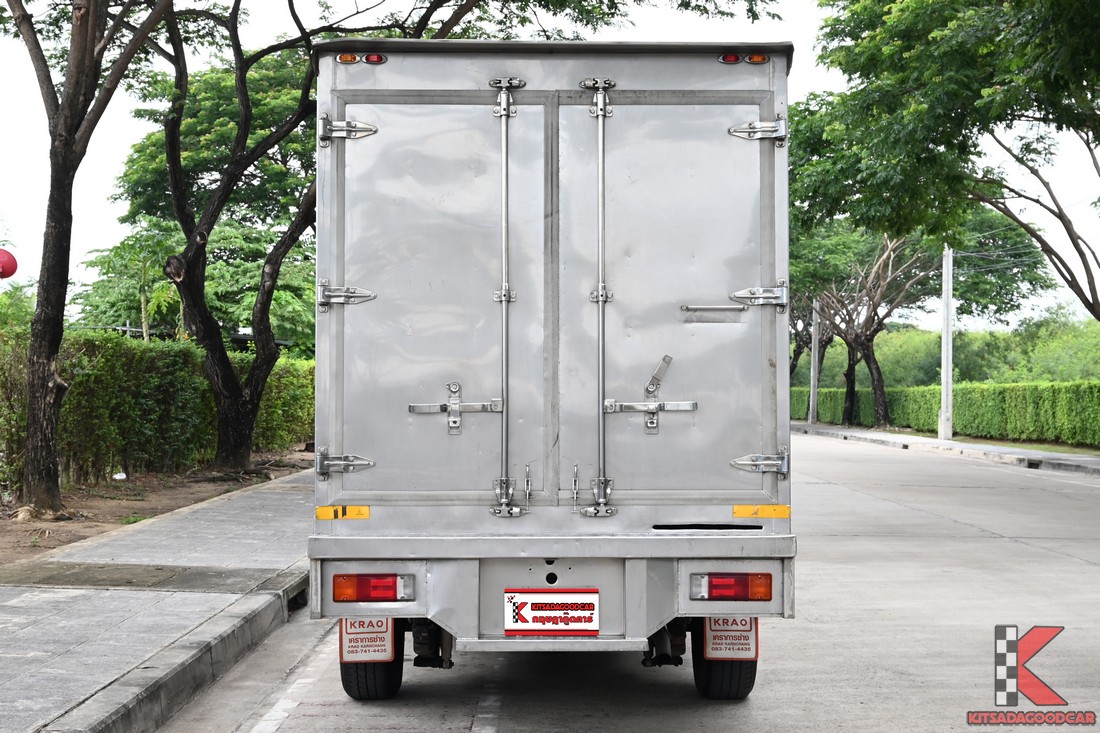 
								Toyota Revo COOL 2001 full									