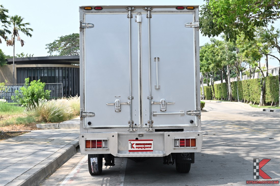 
								Toyota Revo cargo 294 full									