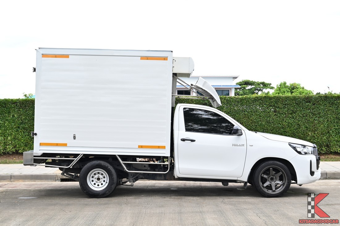 
								Toyota Revo COOL GOOD TEMP 8744 full									