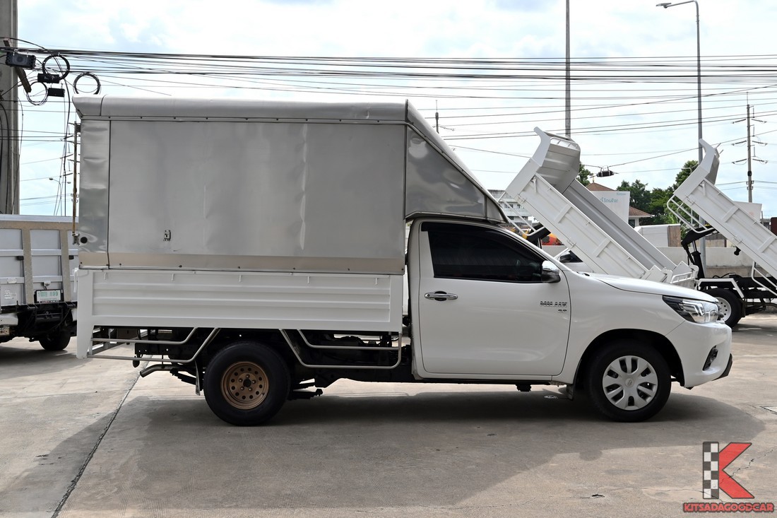 
								Toyota Revo cargo 8136 full									