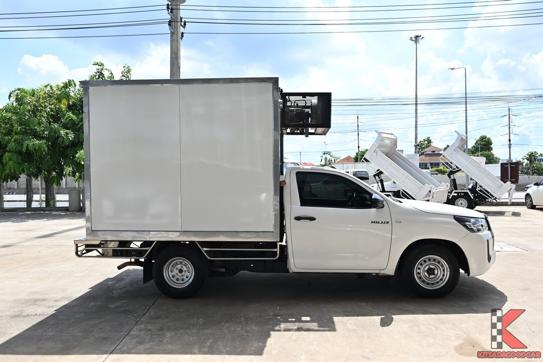 Toyota Revo COOL 8200 full