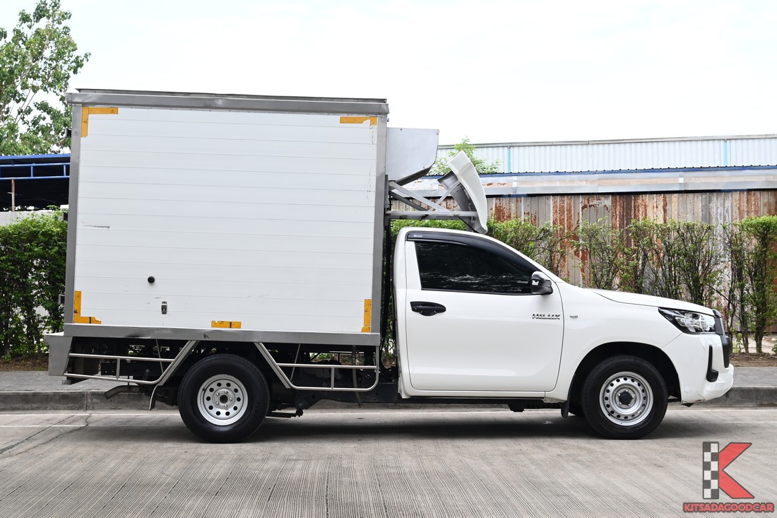 
								Toyota Revo COOL 2001 full									