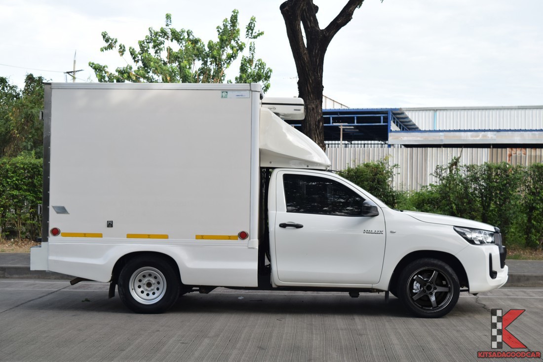 
								Toyota Revo COOL 1698 full									