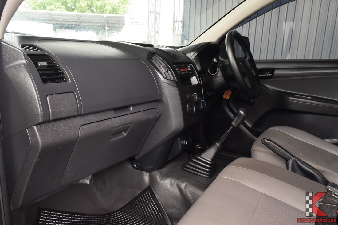 
								ISUZU D-Max cargo 6666 full									