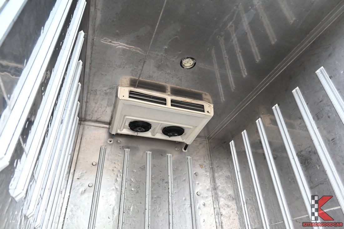 
								Toyota Revo MPC COOL 7042 full									