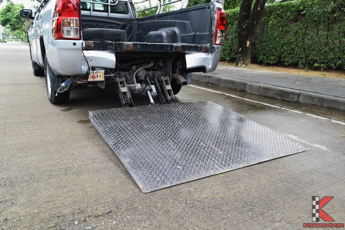 
								Toyota Revo KOG 899 full									