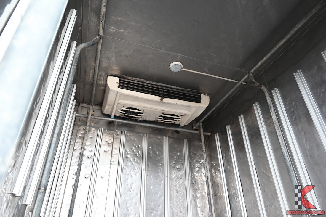 
								Toyota Revo COOL 6136 full									