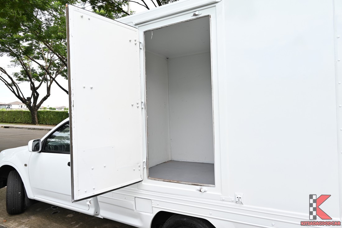 
								ISUZU D-Max cargo 1011 full									