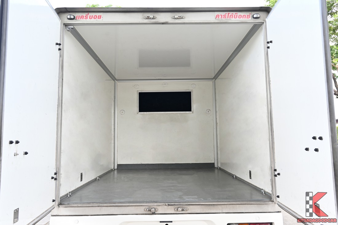 
								Toyota Revo cargo 7810 full									
