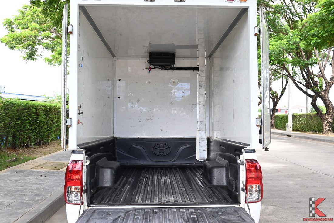
								Toyota Revo cargo 8243 full									
