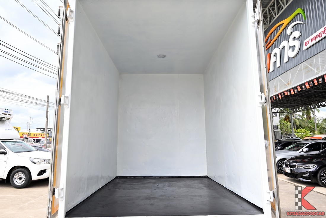 
								Toyota Revo cargo 1864 full									