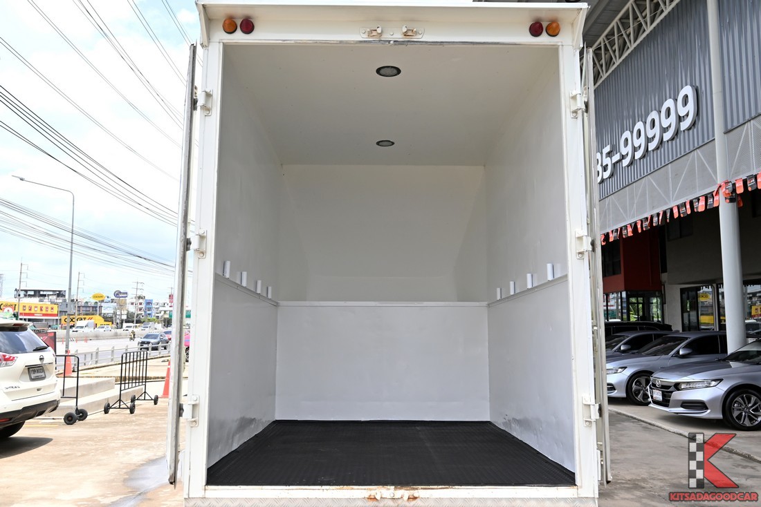 
								Toyota Revo cargo 4455 full									