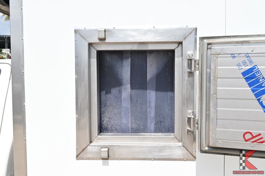 Toyota Revo COOL 8200 full