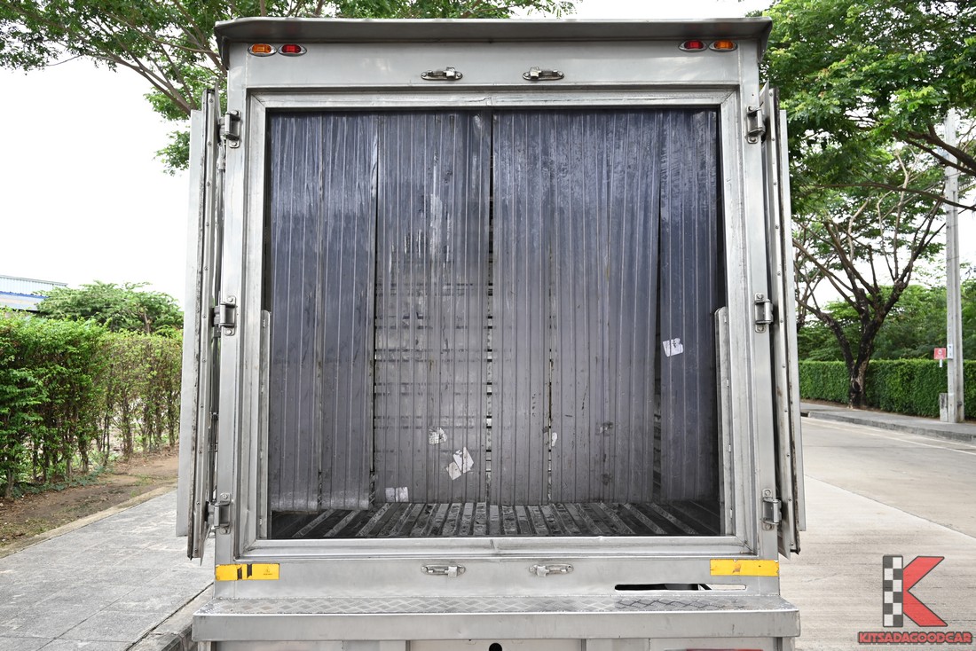 
								Toyota Revo COOL 2001 full									