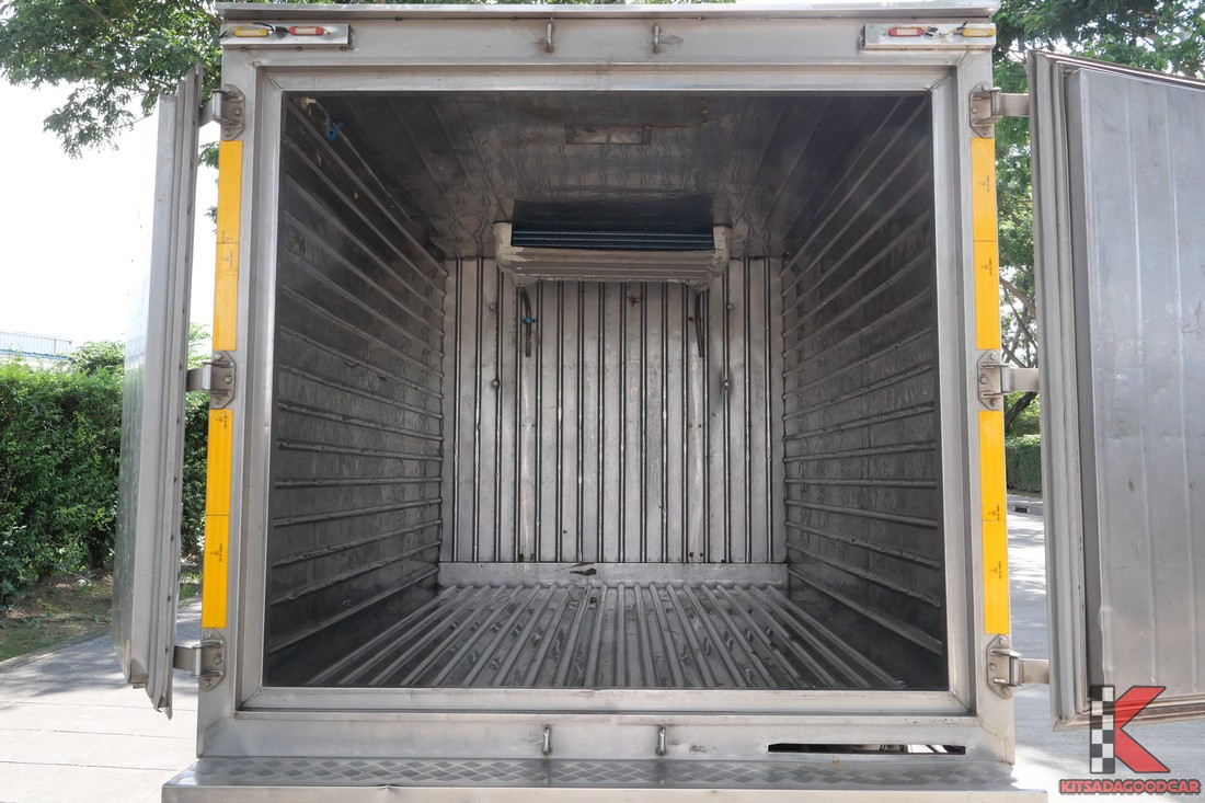 
								Toyota Revo COOL 4920 full									