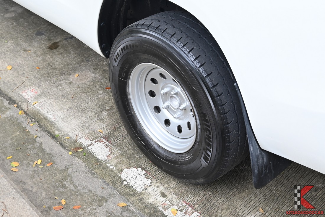 Toyota Revo cargo 9763 full