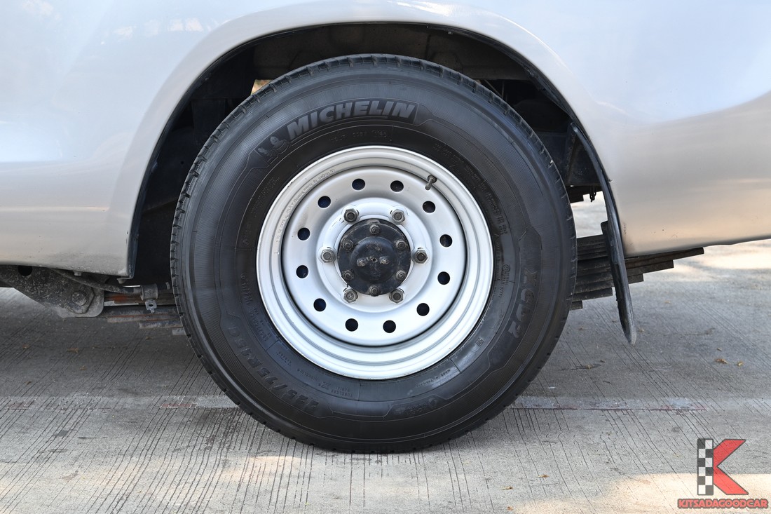 
								Toyota Revo cargo 1544 full									