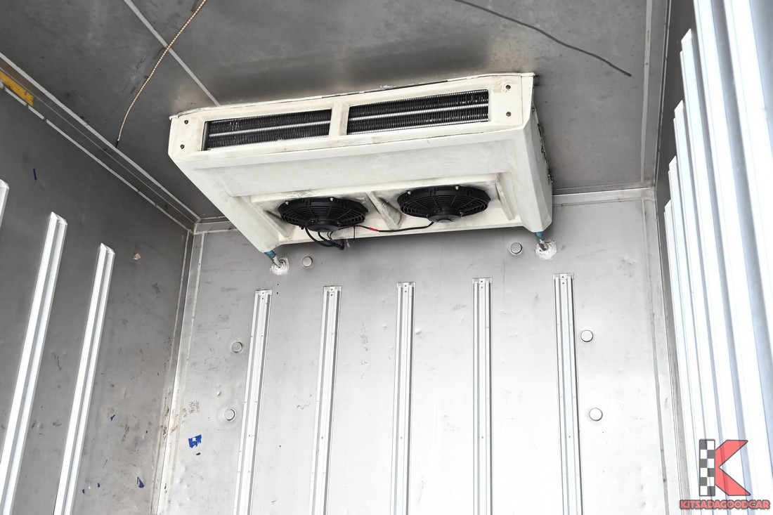 
								Toyota Revo MPC COOL 7655 full									