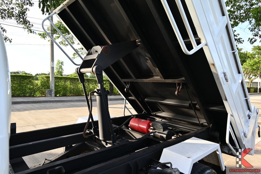 
								Toyota Revo DUMP 3190 full									