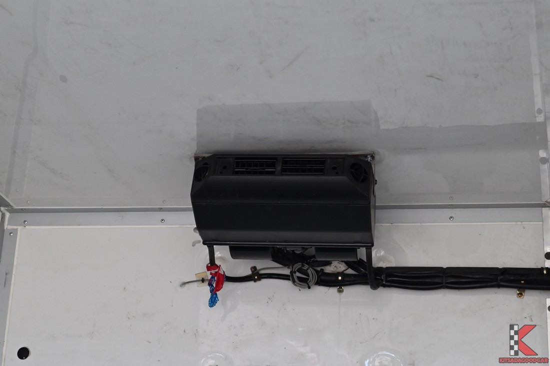 
								Toyota Revo cargo 8243 full									