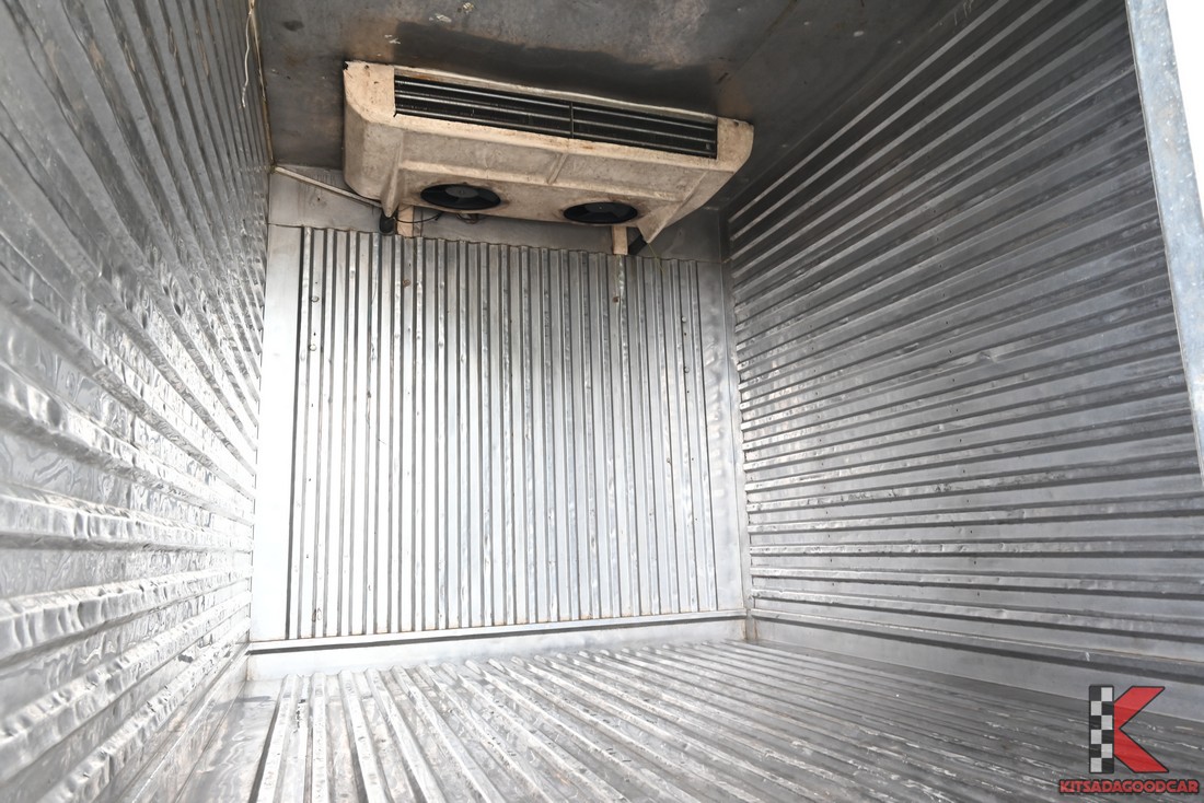 
								Toyota Revo COOL 5750 full									