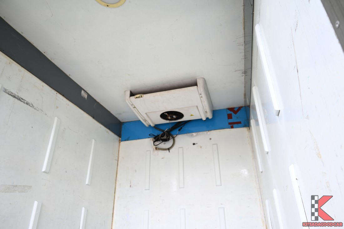 
								Toyota Revo COOL 3925 full									